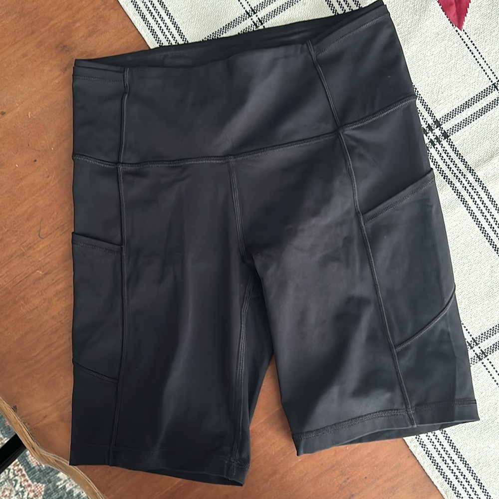Lululemon Fast And Free Short 8" *Non-Reflective
Black size 6.